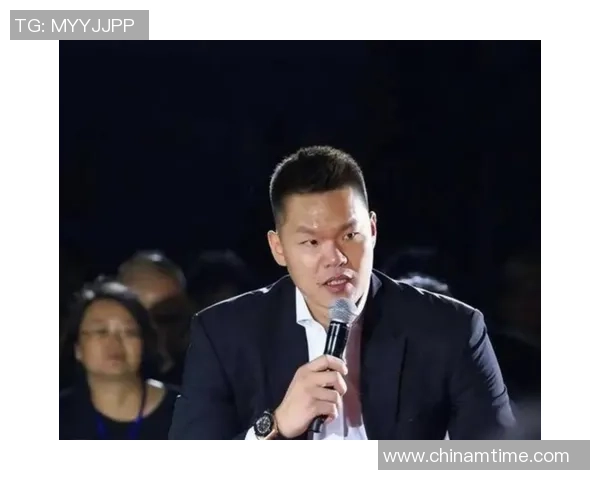 广东男篮官方入队典礼:朱芳雨给新援发球衣 崔永熙暴扣焦泊乔缺席 广东男篮官方入队典礼:朱芳雨给新援发球衣 崔永熙暴扣焦泊乔缺席